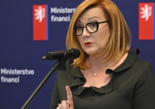 Účtenky jen na přání, evidence i pro platby kartou. Nová EET míří do druhého čtení