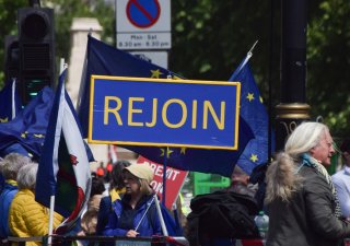 Deset let od brexitu: sliby zmizely, papírování zůstalo