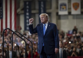 Trump označil Hormuz za americký. „Žije v bludu,“ reagoval Írán