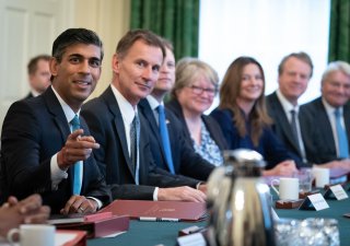 Britský premiér Rishi Sunak a ministr financí Jeremy Hunt