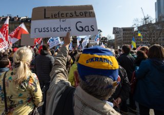 Plyn, nebo válka? V Eropě probíhají demonstrace proti krvavému obchodu