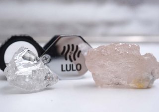 Vzácný růžový 170karátový diamant nalezený v červenci 2022 v Angole může být podle australského těžaře Lucapa Diamond největší nalezený za poslední tři století.