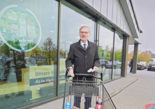 Petr Fiala na nákupech v Německu