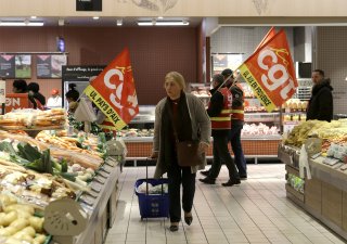 Stovky potravinového zboží za méně než dvě eura. Francouzská vláda se dohodla s obchody na snížení cen