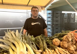 Jiří Blažek prodává zeleninu z farmy
