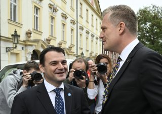 Zprava europoslanec Filip Turek a předseda strany Petr Macinka