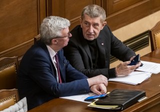 Zleva ministr průmyslu a obchodu Karel Havlíček (ANO) a premiér Andrej Babiš (ANO)