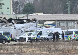 Pohled do areálu průmyslové zóny, kde hořela skladovací hala a administrativní budova společnosti LPP Holding