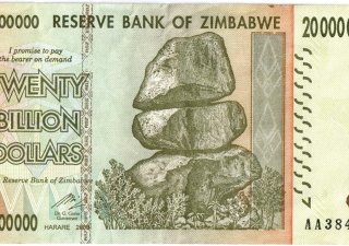 Bankovka ze Zimbabwe z roku 2008 v hodnotě 20 milliard zimbabwských dolarů byla jedním ze symbolů tehdejší megainflace.