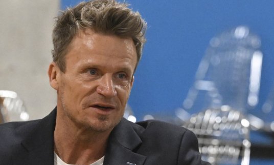 Fitness trenér David Huf u obvodního soudu, který začal projednávat kauzu dezinfekce fotbalových stadionů, 22. dubna 2026, Praha.