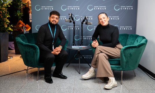 David Tišer, hostem Sary Polak v Podcastu Dobré společnosti