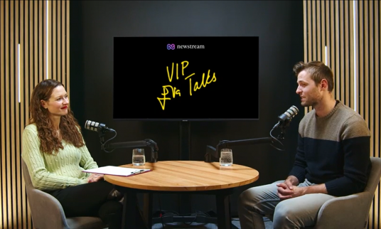 Eva čerešňáková a Matěj König v pořadu VIP Eva Talks