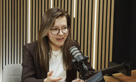 AI evangelista ve firmě. Umělá inteligence přináší nové profese, říká expertka Deloitte Julie Slavík