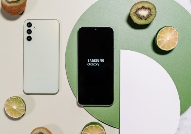 Společnost Samsung představuje dva nové chytré telefony Galaxy A54 5G a Galaxy A34 5G