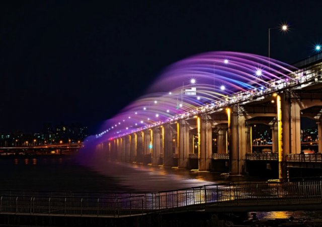 Fontána - Banpo Bridge Moonlight Rainbow, Jižní Korea