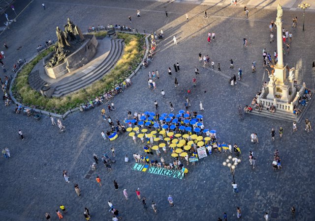 Happening Let Ukraine Strike Back, 7. září 2024, Staroměstské náměstí, Praha.