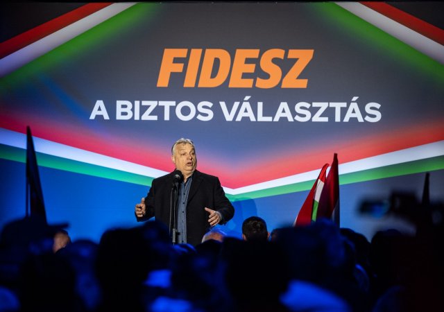 Maďarský expremiér Viktor Orbán se i po drtivé volební porážce stal staronovým šéfem Fideszu