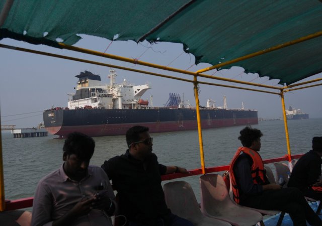 Blokáda průlivu žene ceny paliv vzhůru