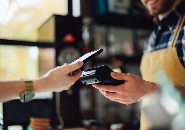 Banky ztenčují nabídku služeb