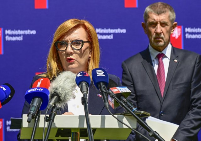 Alena Schillerová a Andrej Babiš mohou víc utrácet