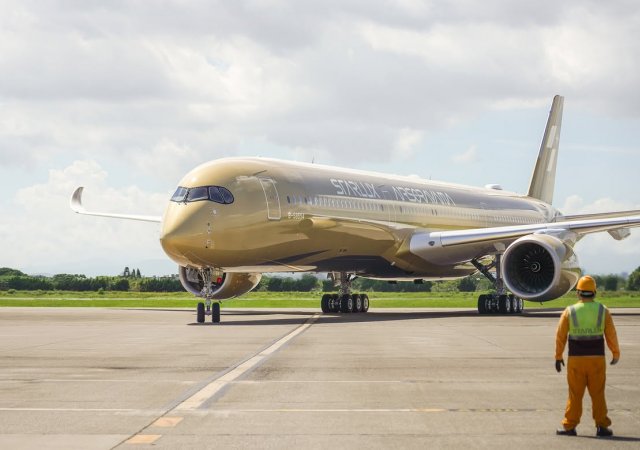 Starlux Zlatý Airbus