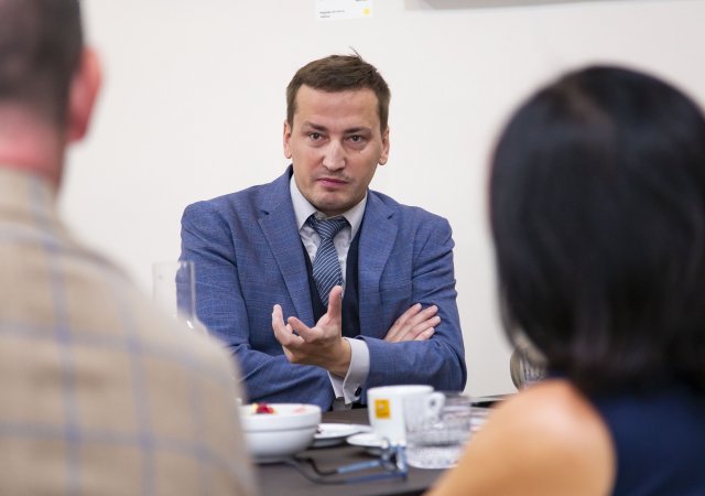 Setkání Realitního Clubu Newstreamu na téma obstrukce ve stavebním řízení. Na snímku Ondřej Boháč