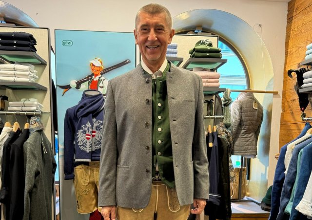 Andrej Babiš si zakoupil tyrolský kroj