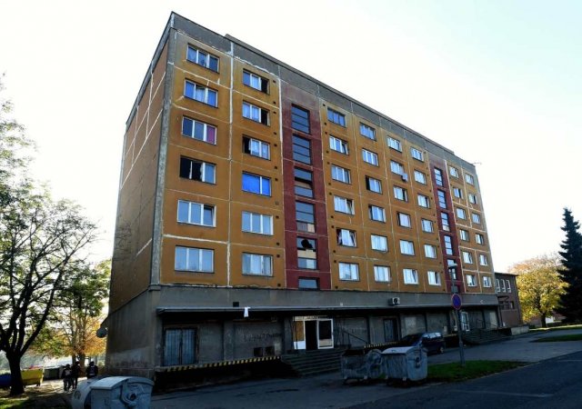 Panelový dům v Bílině na snímku z roku 2017