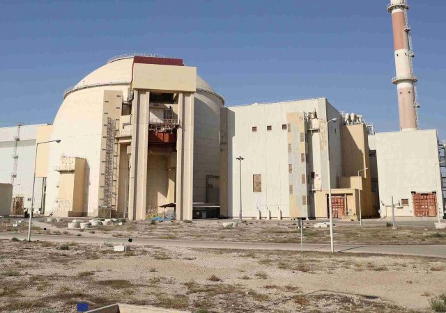 Trump pohrozil zničením íránských elektráren včetně té největší. „největší íránskou elektrárnu“. Tou je jediná jaderná elektrárna v zemi, v Búšehru.