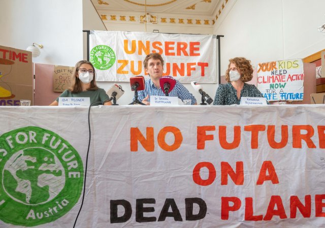 Tisková konference ke zprávě Mezivládního panelu pro změnu klimatu (IPCC) při OSN