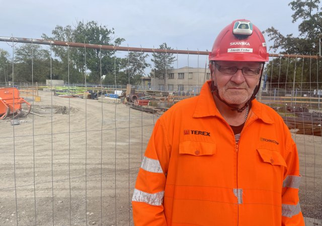 Jeřábník Zdeněk Fiedler pracuje ve firmě Skanska 33 let