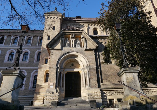 Klášter svatého Gabriela sloužil benediktinkám beuronské kongregace. Stojí v Holečkově ulici na pražském Smíchově.