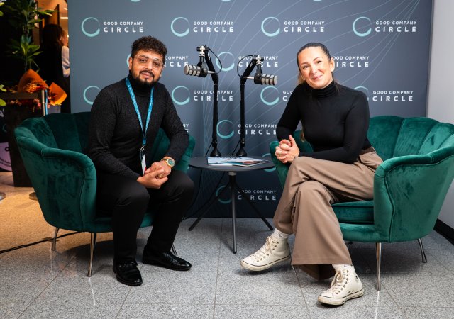 David Tišer, hostem Sary Polak v Podcastu Dobré společnosti