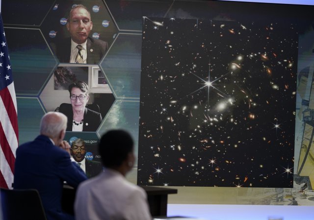 Z teleskopu Jamese Webba byl 11. července 2022 odeslán první snímek zachycující detail galaxie vzdálené čtyři miliardy světelných let