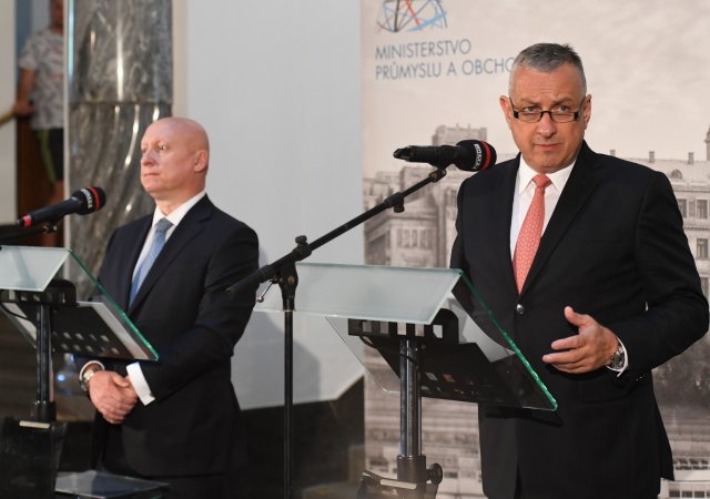 ministr Jozef Síkela a Daniel Beneš z ČEZ