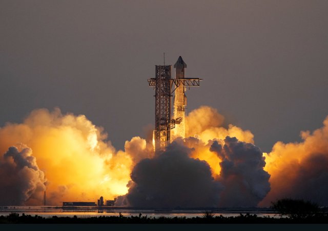 Musk staví další bránu do vesmíru. Za biliony