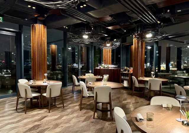 interiér restaurace Reason v budově Masaryčka