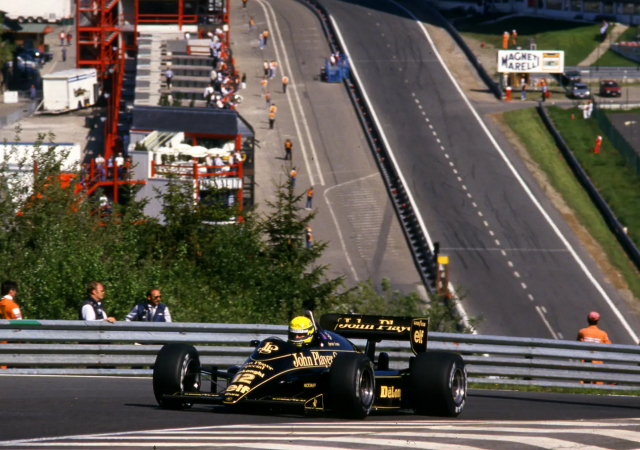 Ikonický Lotus Ayrtona Senny míří do dražby za stovky milionů