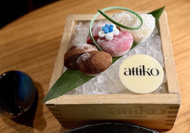 výběr zmrzlin mochi v restauraci Attiko