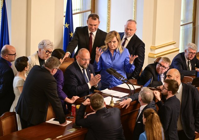 Mimořádná schůze Sněmovny svolaná z podnětu poslanců opozičního ANO k případu bitcoinů darovaných ministerstvu spravedlnosti