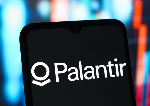 Palantir tápe. Akcie AI hvězdy spadly o 40 procent