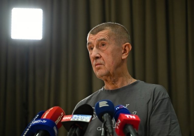 Reakce premiéra Andreje Babiše (ANO) na výsledek druhého kola voleb do Senátu, 17. října 2026, Průhonice.