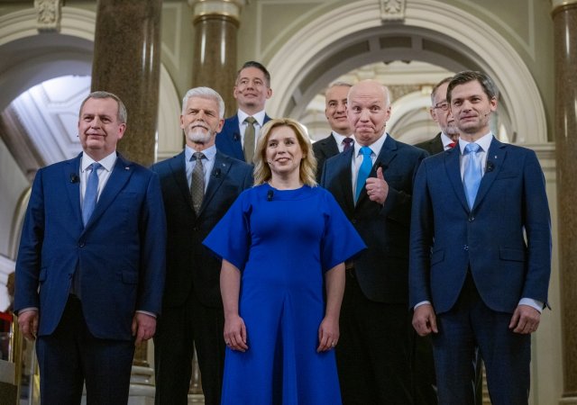 Kandidáti na prezidenta před nedělní superdebatou na ČT. Ve vysílání oznámil Středula, že odstupuje z volby.
