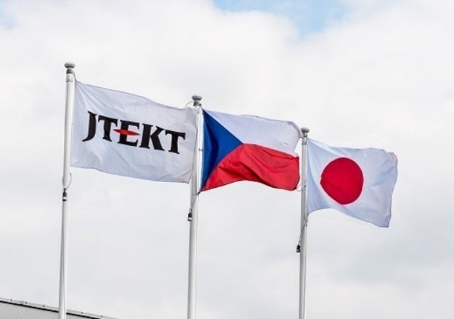 Plzeňský závod společnosti JTEKT Czech Republic, který vyrábí součástky pro světové automobilky, propustí zhruba 300 lidí, což je skoro polovina všech zaměstnanců.