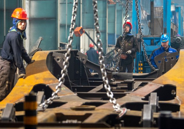 Průmyslová produkce v Česku se v březnu po jednoměsíčním růstu vrátila k poklesu