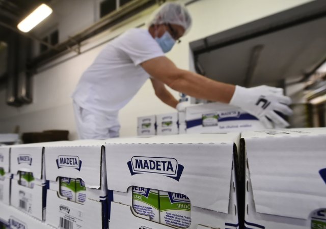 Madeta vrací úder. Nebudou dotace, nebude mléko do škol, prohlásil šéf firmy.