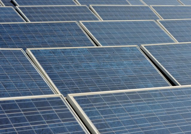 Drtivá většina českých firem se obává zdražování energií, plánují přechod na alternativní zdroje