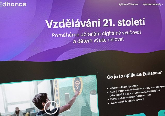 Do startupu Edhance investovali celkem 4,5 milionu andělští investoři Michal Dědek a Karel Janeček.