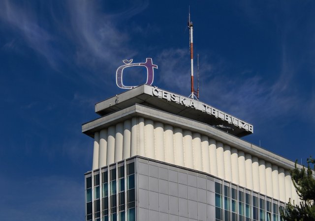 Do užšího výběru kandidátů na místo generálního ředitele České televize postoupil její stávající šéf Petr Dvořák, ředitel brněnského studia ČT Jan Souček a bývalý šéf televize Prima Martin Konrád. Ve druhém kole pak radní ČT mezi pětici uchazečů zvolili ještě kreativního producenta v ČT Jana Šterna a krizového manažera Pavla Hřídela.