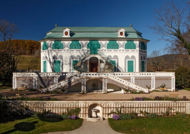 Letohrádek Bellarie v zahradě zámku Český Krumlov